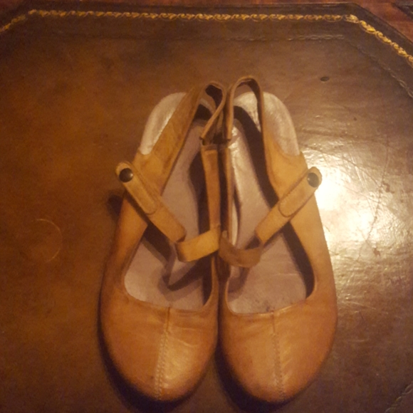 Unbranded Shoes - Tan Leather Shoes